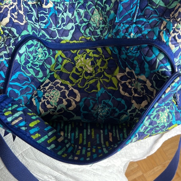 Vera Bradley Duffle Bag !! Blue, Green, White - Picture 3 of 4